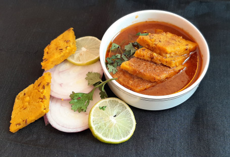 Khandeshi Patodi Rassa