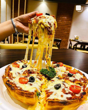 Fully Loaded Deep Pan Pizza (Seven Herbs Speciality)