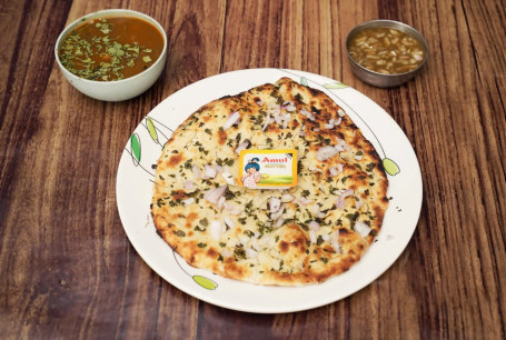 Amritsari Alu Onion Kulcha