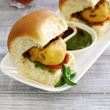 Bambaiya Vada Pav (2 Pcs)