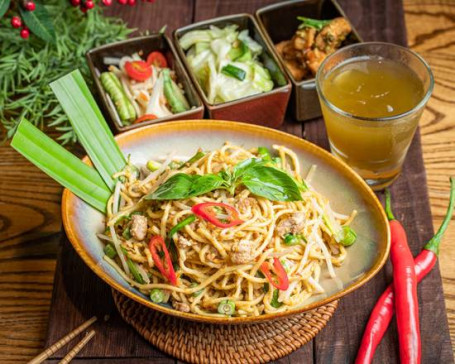 打拋豬麵餐盒 Stirfried Basil Pork Noodles