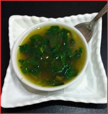 Soupe Methi (Soupe De Feuilles De Fenugrec)