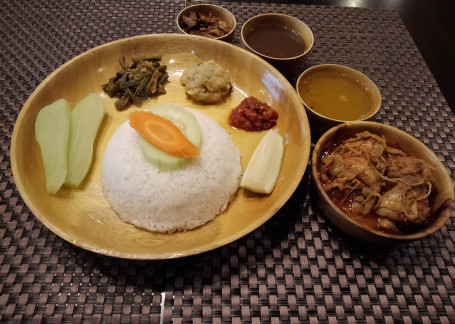 Chicken With Dry Bambooshoot (Lotha Naga Style) Thali