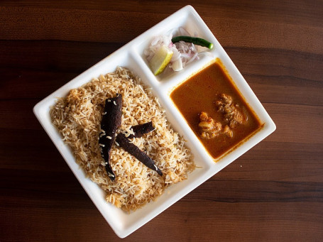 Pulao With Chicken Gravy