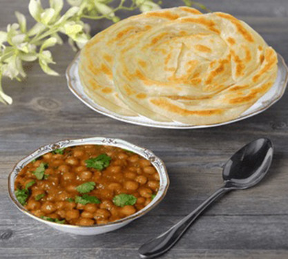 Paratha With Ghugni [2 Pieces]