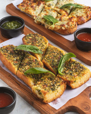 Garlic Bread With Herb Garlic Butter