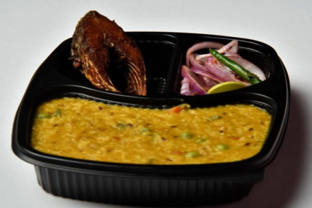 Khichdi With Hilsa Fry