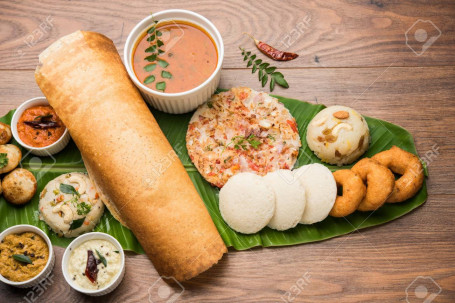 Idly(4) Poori(2) Bonda(4) Vada(4) Onion Dosa Family Combo