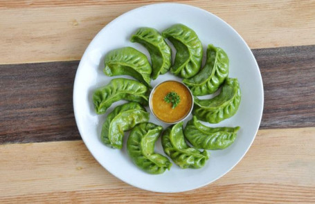 Green Chicken Momos (6 Pcs)