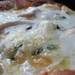 Pizza Aux Quatre Fromages