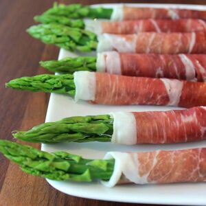 Asperges au prosciutto