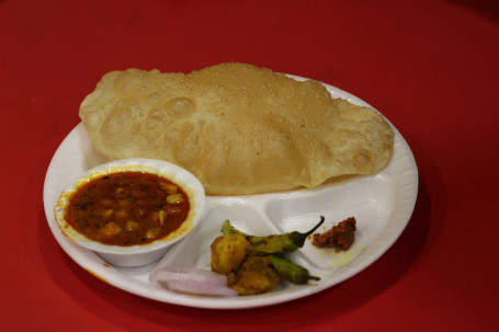 Paneer Chole Bhatoore (2 Bhatoore)