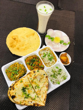 Cheese Gravy Punjabi Thali