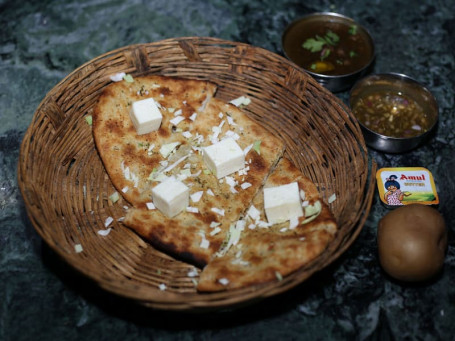 Bharwa Amritsari Kulcha