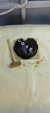 Heart Shape Pinata Cake (600 Gms)