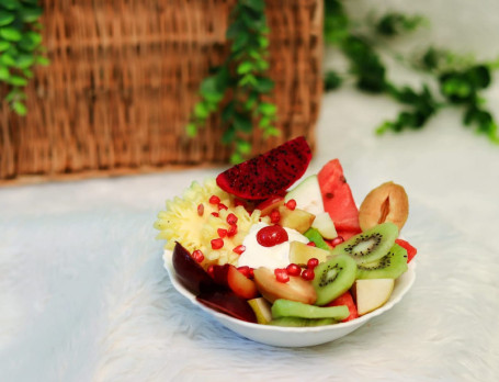 Creamy Fruits (Fruits With Amul Cream)