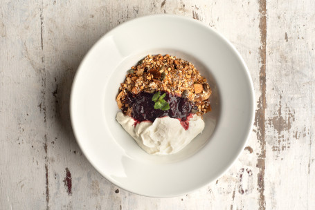 Greek Yoghurt And Granola