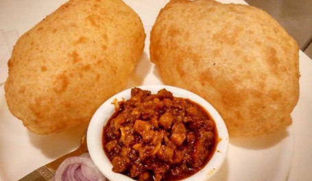 Chole Bhature (2Pcs) (Serves With Salad And Chutney)