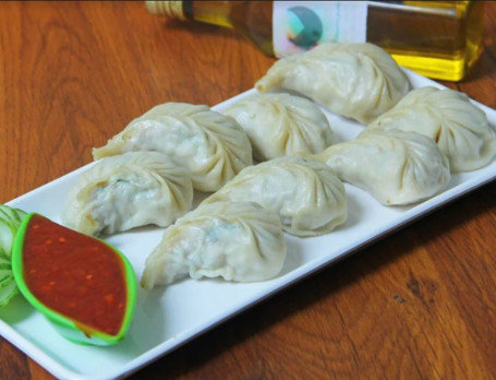 Chicken Momos (Served With Chutney And Mayo)