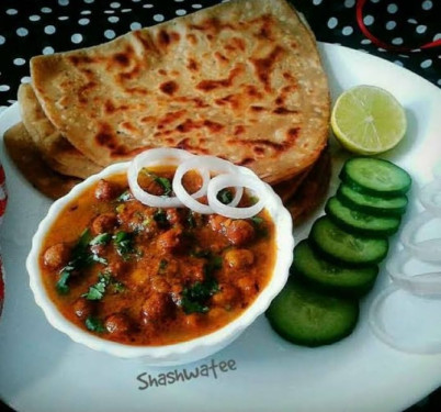 Ajwain Paratha [2Pc] Pickle Chole Dal Makhni