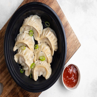 Juicy Steamed Chicken Momos (8Pcs)