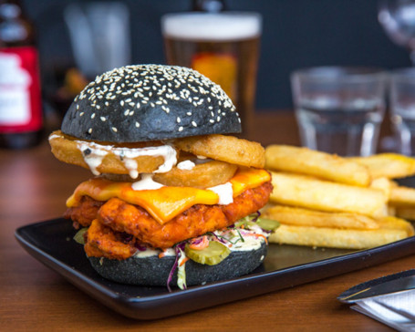 Burger De Poulet Buffalo Avec Frites