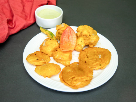 Chaatus Mixed Pakoda