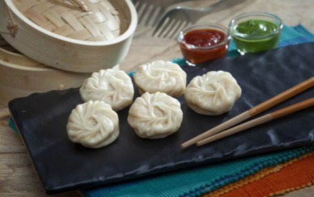 Steamed Misty Veggie Momos