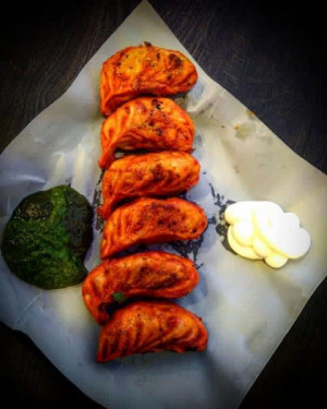 Tandoori Chicken Masala Momos (6 Pcs)