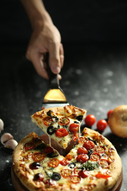 9 Medium Cheese Pizza (Serve 2)