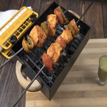 Achaari Paneer Tikka 8 Pcs With Shaslik