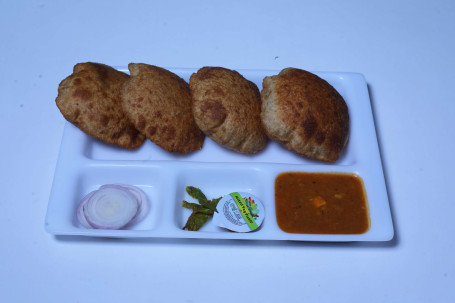 Bedmi Poori Sabji With Raita