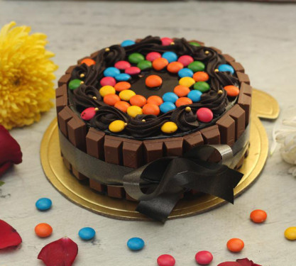 Kitkat Gems Cake [800 Grams]