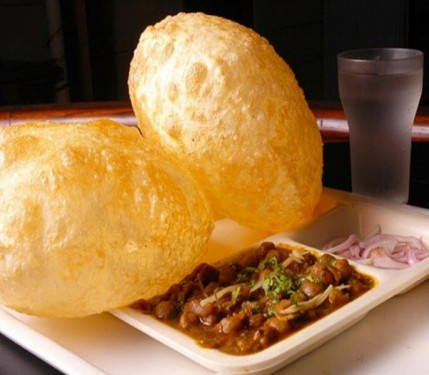 Chef's Special Spl. Paneer Wale Chole Bhature (2 Plate)