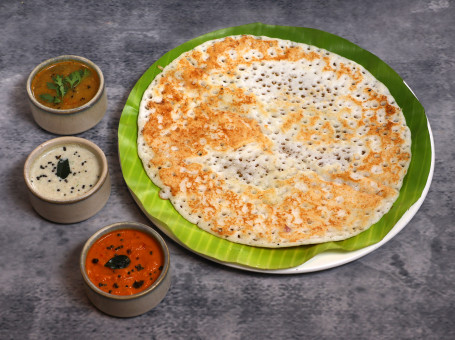 Mixed Butter Paneer Uttapam