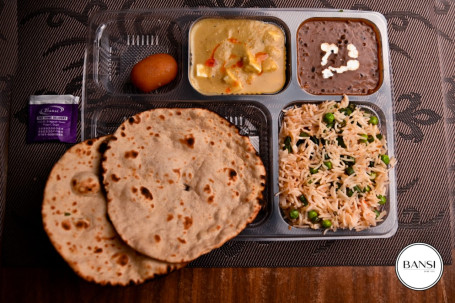 Deluxe Thali(Cheese Dish Dal Raita Rice Chapati (4)