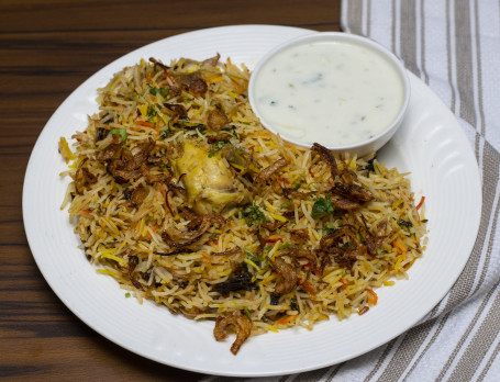 Chicken Biryani Boneless (1 Kg) Raita