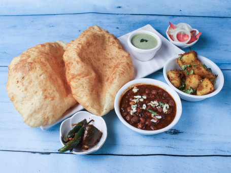 Paneer Chana Bhatura