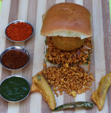 Crunchy Kurkura Vada Pav