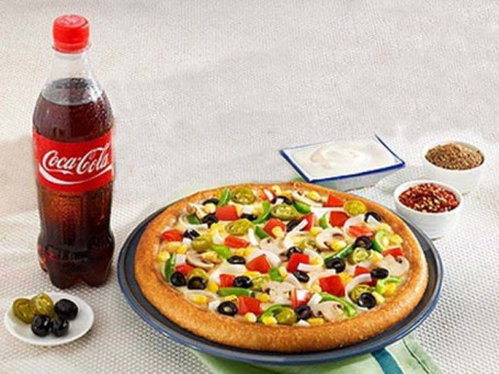 9 Veggie Treat Pizza (Medium) Coke 300 Ml