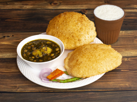 Cholle Bhature (2 Pcs) With 1 Lassi