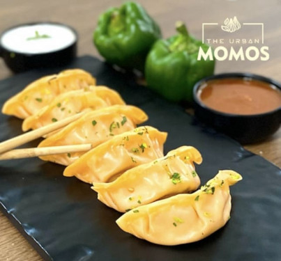 Cheese Chilli Momos [6 Pieces]