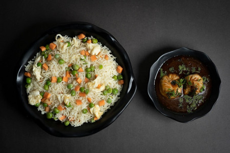 Momos Manchurian Gravy With Egg Fried Rice