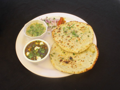 Aloo Kulcha With Paneer Choleee