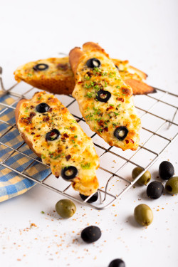 Baked Garlic Bread With Cheese