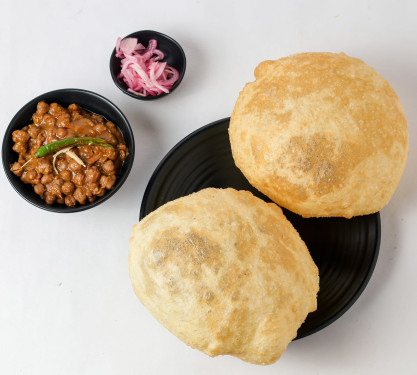 Paneer Bhature (2 Pcs)