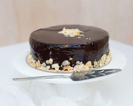 Chocolate And Salted Caramel Cake