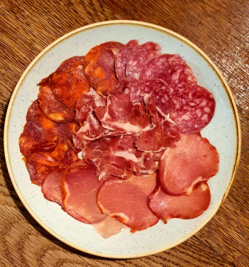 Iberico Meat Selection: Lomo, Chorizo, Salchichon, Pata Negra