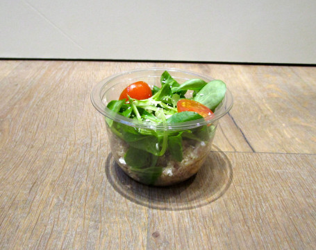 Mini salade de quinoa, mais, thon, oignons rouges, olives vertes, f eacute;ta