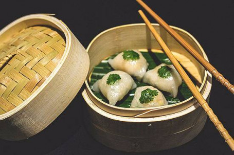 Steamed Prawn, Zucchini Dumplings Cuì Yù Guā Xiā Jiǎo